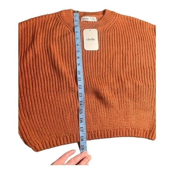 𝅺elodie Crewneck Cropped Sweater in RUST - Picture 8 of 11